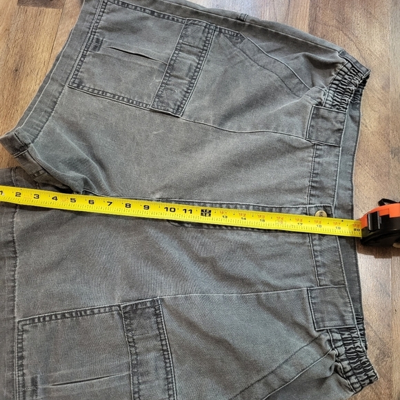 Vintage L.L. Bean Women's Outdoor Cotton Cargo Faded Black Shorts Size 20 - Picture 3 of 6